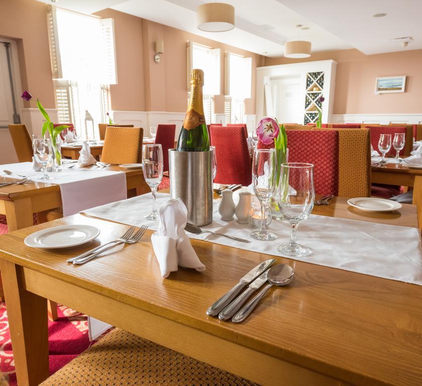 Downings Bay Hotel Buitenkant foto