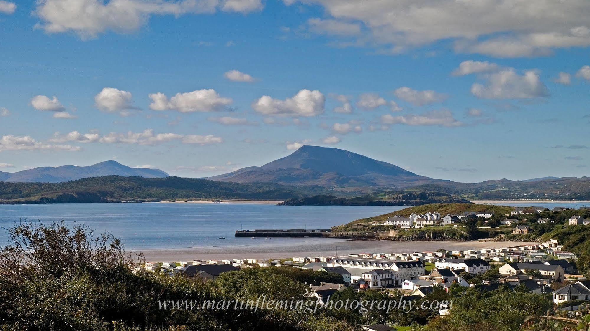 Downings Bay Hotel Buitenkant foto